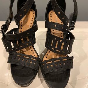 Chinese laundry black wedges